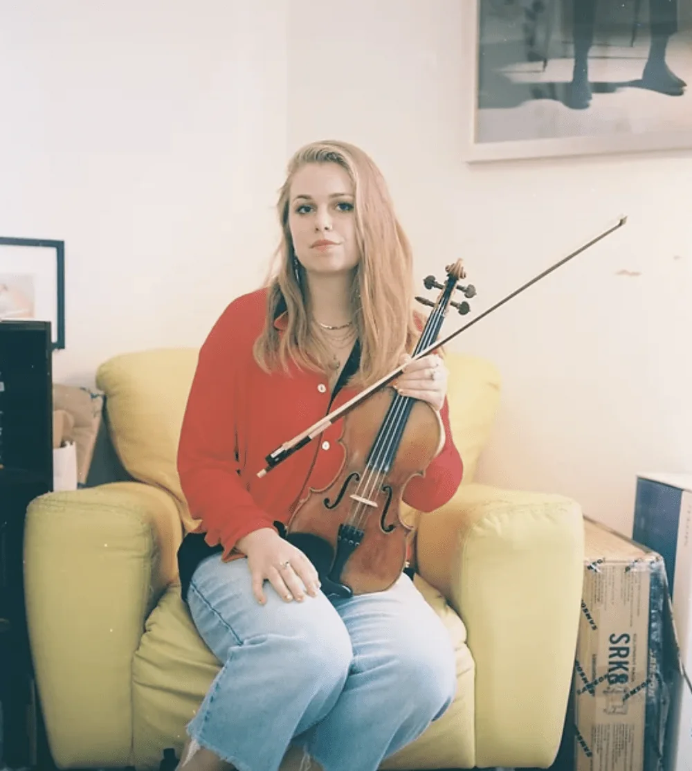 Lily Honigberg, violinist